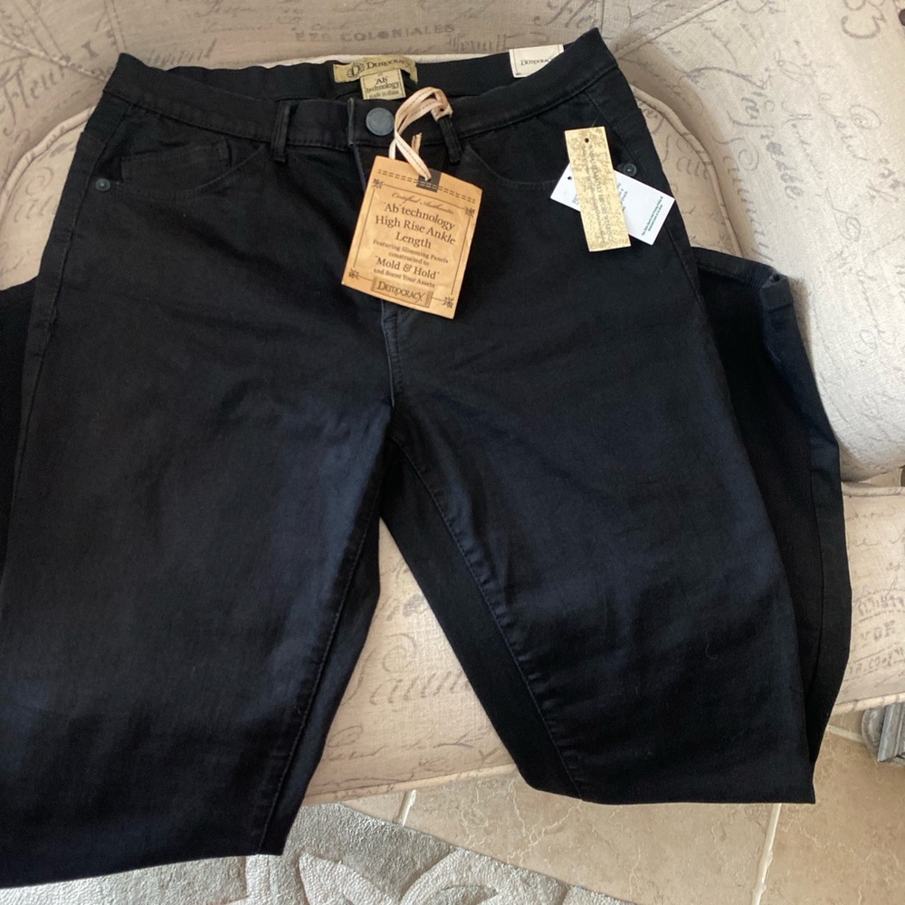 Democracy jeans. Ab Technology. High Rise Ankle Length. Size 6